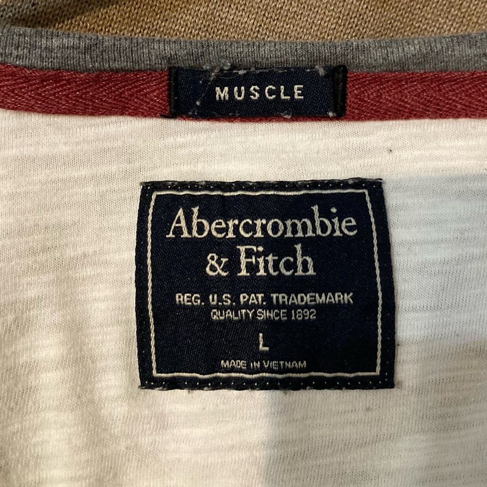Abercrombie and Fitch men’s size large half sleeve baseball shirt in white